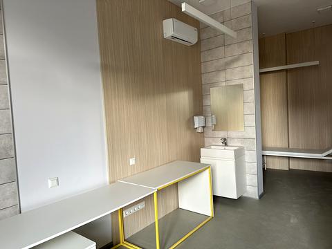 комерційна за адресою 11-та Лінія вул., 4