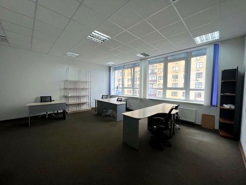 комерційна за адресою Євгена Коновальця вул. (Щорса), 36Д