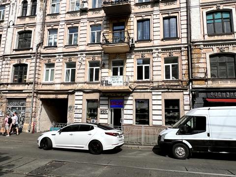 комерційна за адресою Межигірська вул., 20