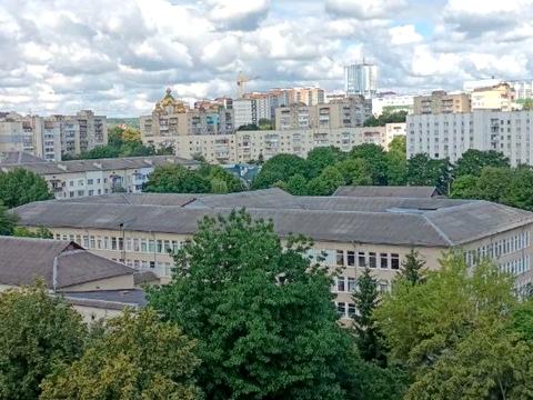 квартира за адресою Тролейбусна вул., 12