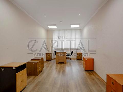 комерційна за адресою Жилянська вул., 101