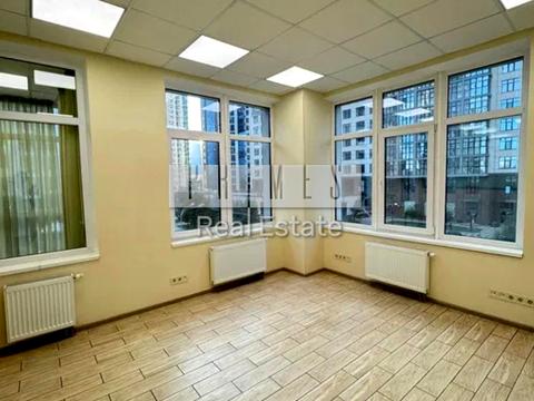 коммерческая по адресу Андрея Верхогляда ул. (Михайла Драгомирова), 15