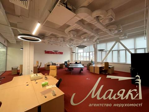 комерційна за адресою Лаврська вул. (Січневого Повстання), 16