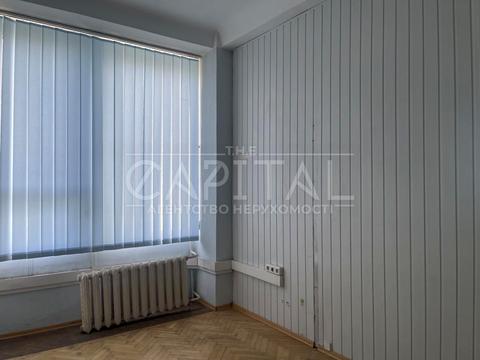 комерційна за адресою Солом'янська пл., 3