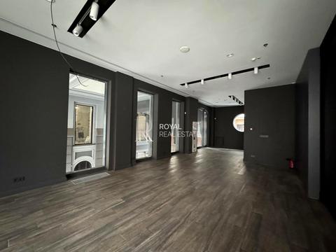 комерційна за адресою Володимирська вул., 38