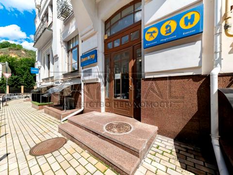 комерційна за адресою Воздвиженська вул., 48