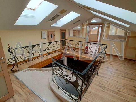 комерційна за адресою Саксаганського вул., 67-Б