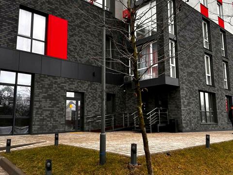 комерційна за адресою Булаховського Академіка, 2