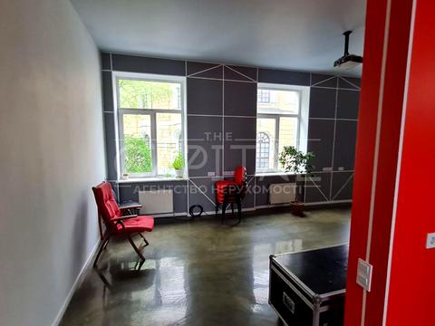 комерційна за адресою Лаврська вул. (Січневого Повстання), 16