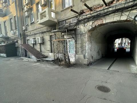 комерційна за адресою Дмитра Яворницького просп. (Карла Маркса), 101