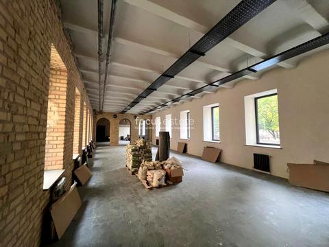 комерційна за адресою Прорізна вул., 8