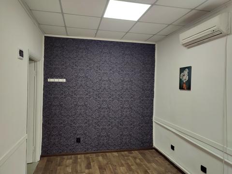 комерційна за адресою Королеви Єлизавети, 15