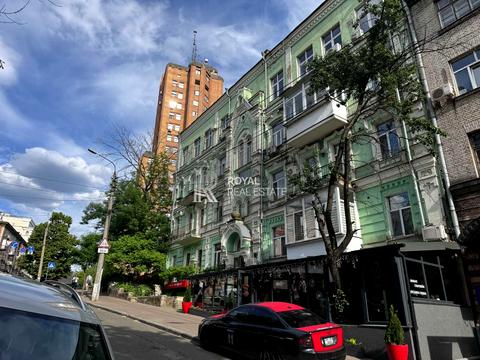 комерційна за адресою Олександра Кониського вул., 82