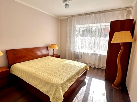 квартира за адресою Пилипа Орлика вул. (Паризької Комуни), 1