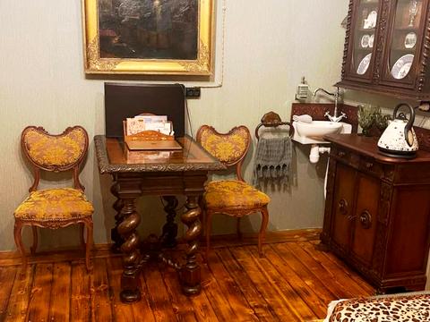 комерційна за адресою Військовий узвіз, 8