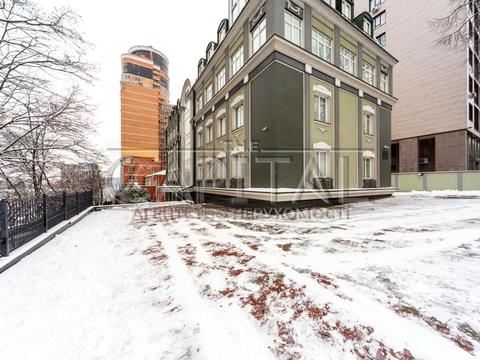 комерційна за адресою Василя Тютюнника вул. (Анрі Барбюса), 28