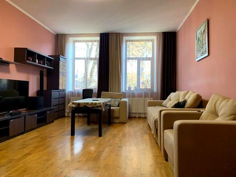 квартира за адресою Коновальця Євгена, 40