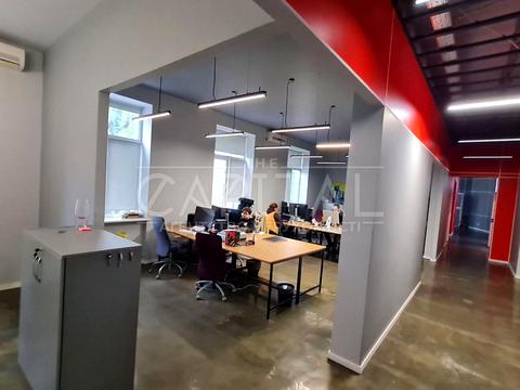 комерційна за адресою Лаврська вул. (Січневого Повстання), 16