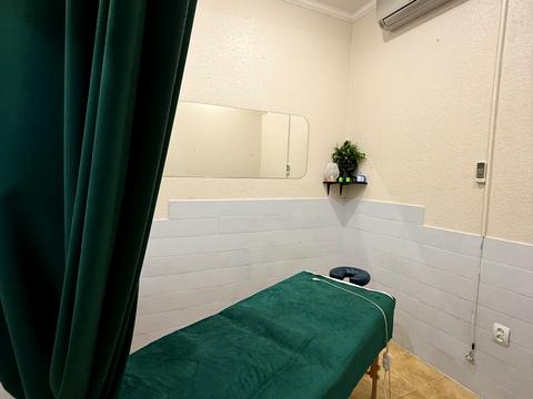 комерційна за адресою Миколи Міхновського бульв. (Дружби Народів), 8-А