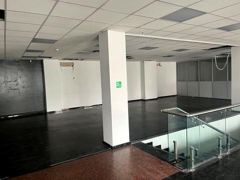 комерційна за адресою Почайнинська вул., 38