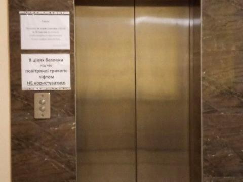 комерційна за адресою Ніла Армстронга вул. (Казакова), 2д