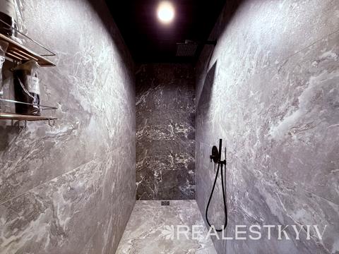 будинок за адресою Квітнева вул.