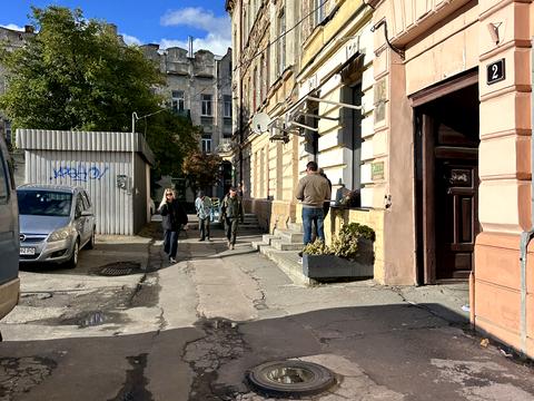 комерційна за адресою Юрія Федьковича вул., 21