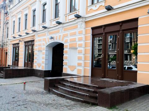 комерційна за адресою Симона Петлюри вул. (Комінтерну), 14