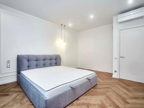 будинок за адресою Перлинна вул. ..