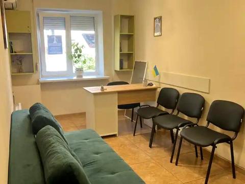 комерційна за адресою Воскресенська вул. (Леніна), 4