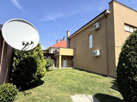комерційна за адресою Михайла Грушевського вул., 11