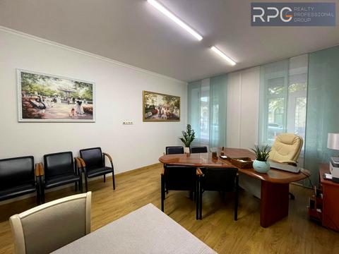 комерційна за адресою Липська вул., 19/7