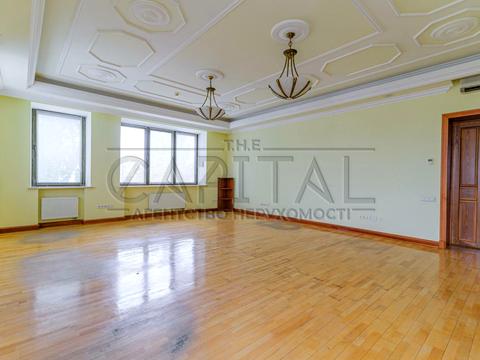 комерційна за адресою Липська вул., 10