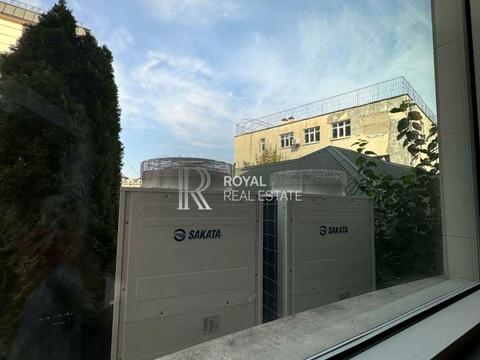 комерційна за адресою Новоселицька вул., 7