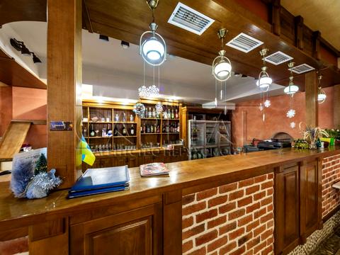 комерційна за адресою Білогородська вул., 68Б