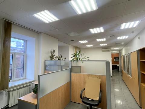комерційна за адресою Петра Сагайдачного вул., 12