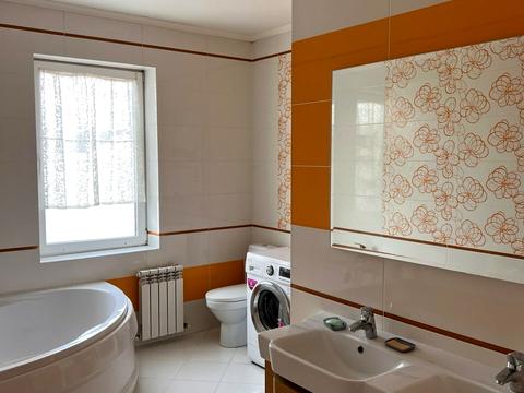 будинок за адресою Пров.Героїв Крут