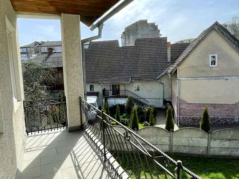 будинок за адресою Коновальця