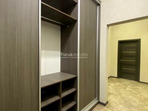 комерційна за адресою Воздвиженська вул., 42