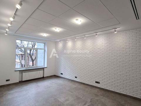 комерційна за адресою Інститутська вул., 16