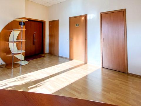 комерційна за адресою Королеви Єлизавети ІІ вул. (Глинки), 1