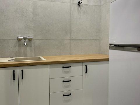 комерційна за адресою Дегтярна вул., 7