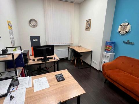 комерційна за адресою Крутогірний узвіз (Рогальова), 28