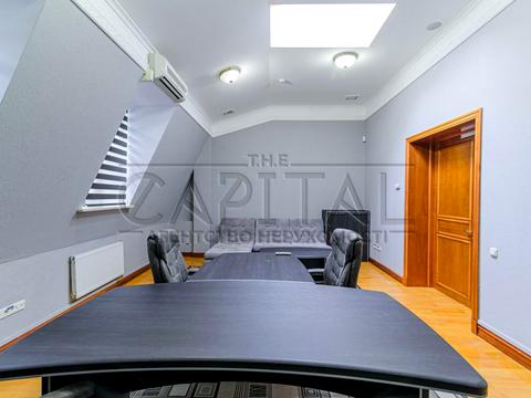 комерційна за адресою Липська вул., 10