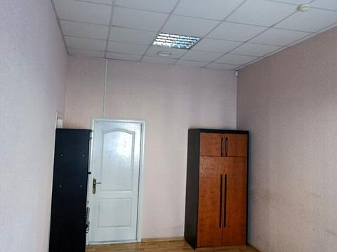 комерційна за адресою Кам'янецька вул., 122