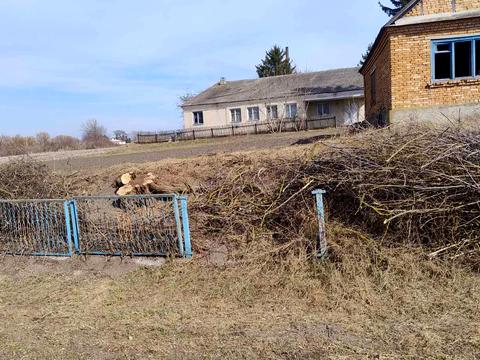 ділянка за адресою с. Новоставці, Центральна, 72