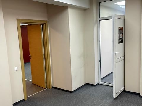 комерційна за адресою Саперно-Слобідська вул., 22