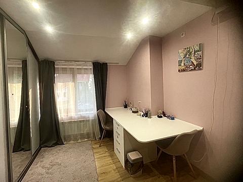 будинок за адресою Волонтерів вул. (Василя Верещагіна), 1