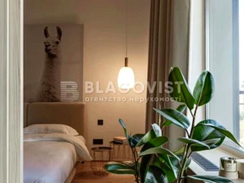 квартира за адресою Причальна вул., 8