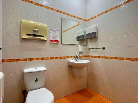 комерційна за адресою Володимирська вул., 40